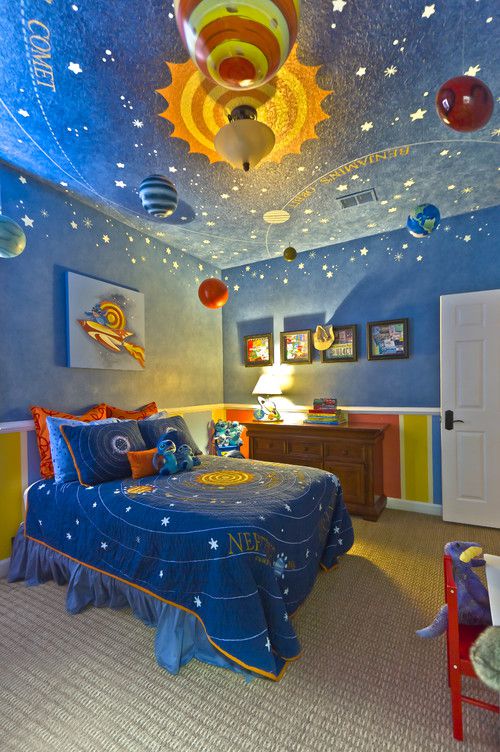 galaksi duvar kağıdı ve genç odası takımı ile süslenmiş oda
